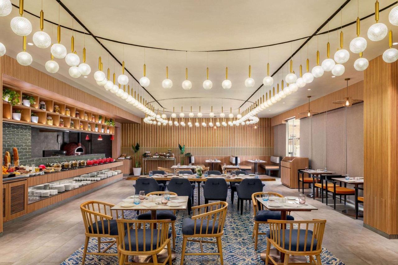 Ramada Encore By Wyndham Indore Nipania エクステリア 写真