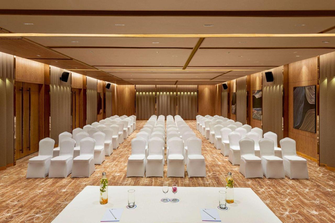 Ramada Encore By Wyndham Indore Nipania エクステリア 写真