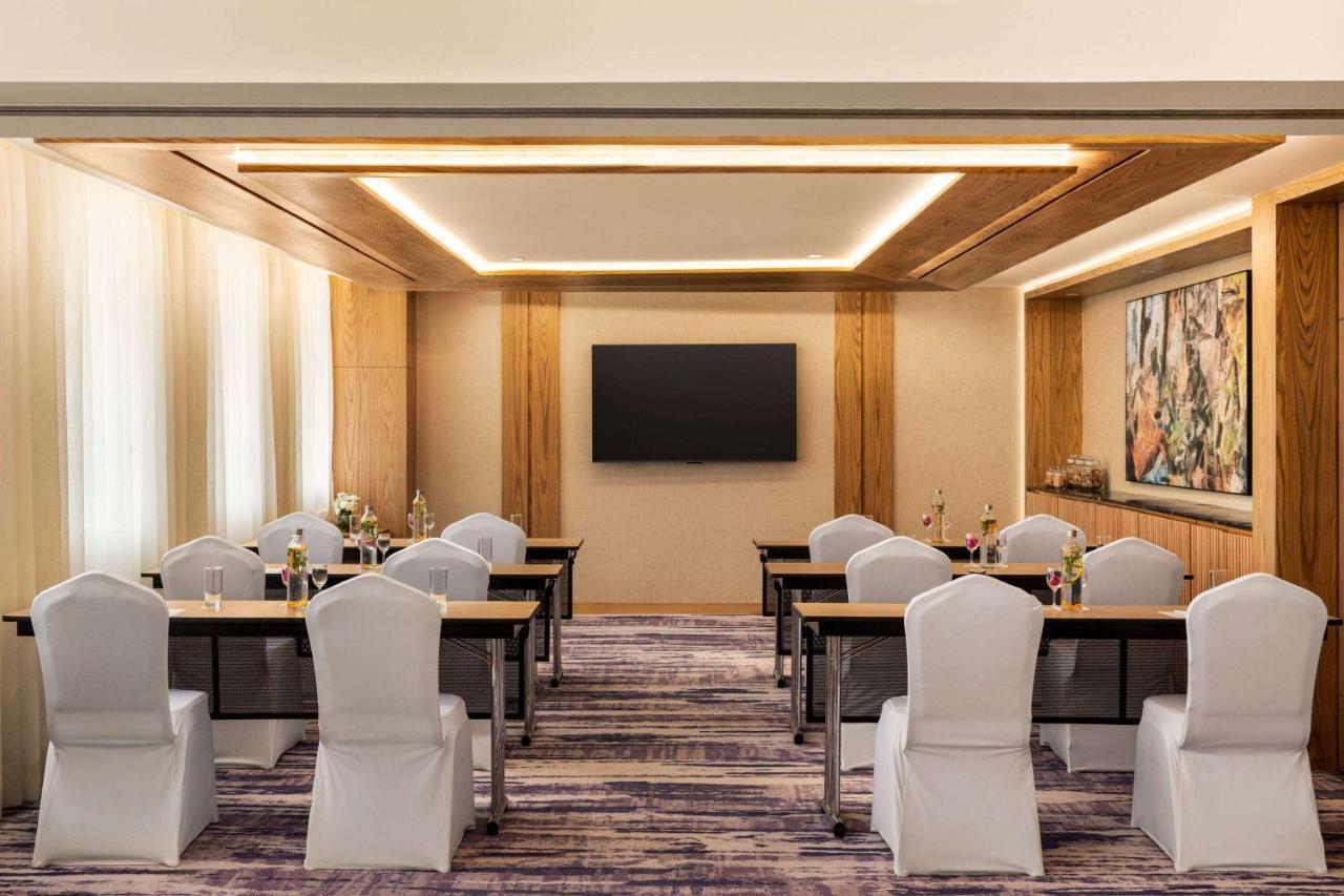 Ramada Encore By Wyndham Indore Nipania エクステリア 写真