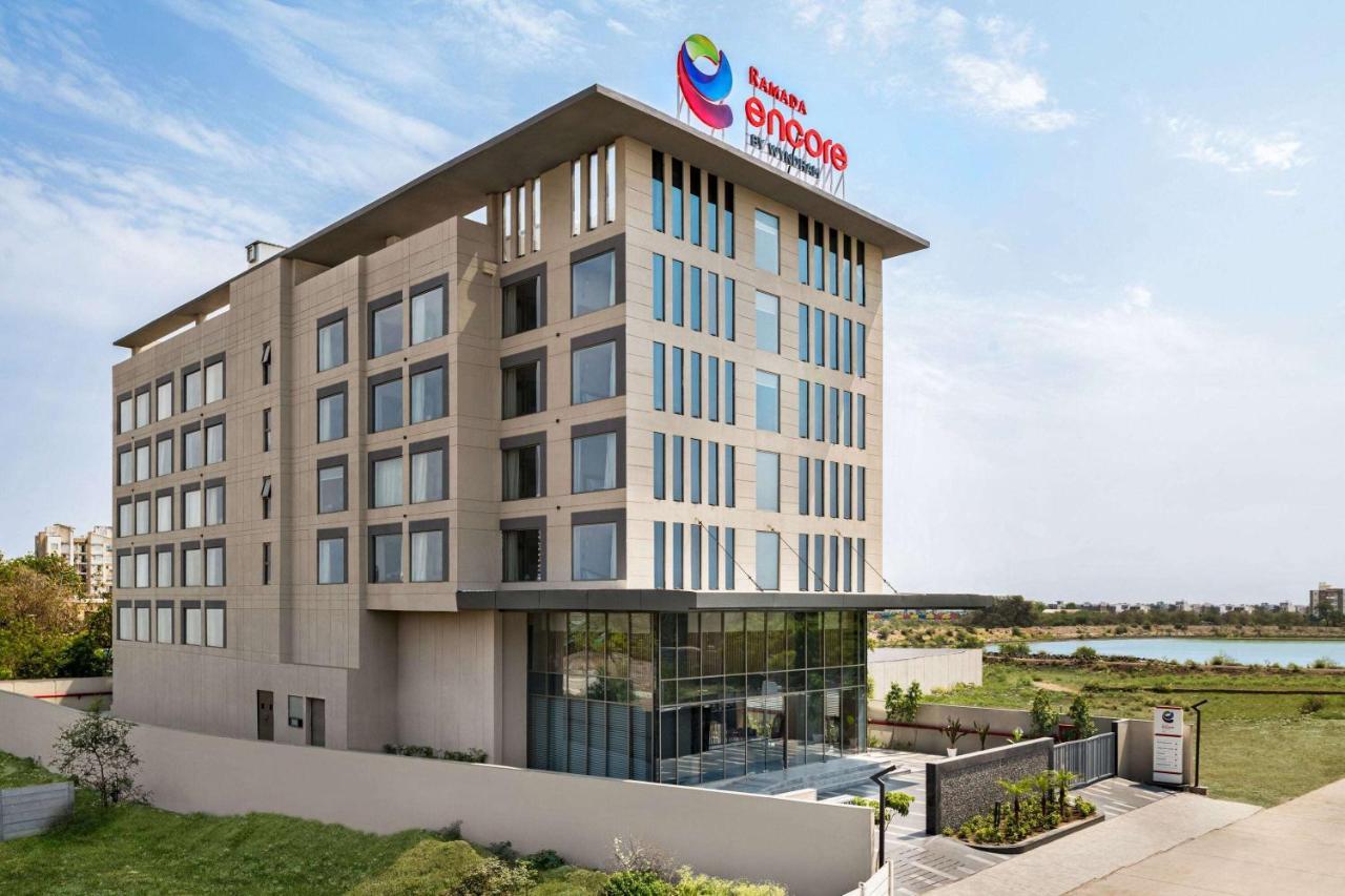 Ramada Encore By Wyndham Indore Nipania エクステリア 写真