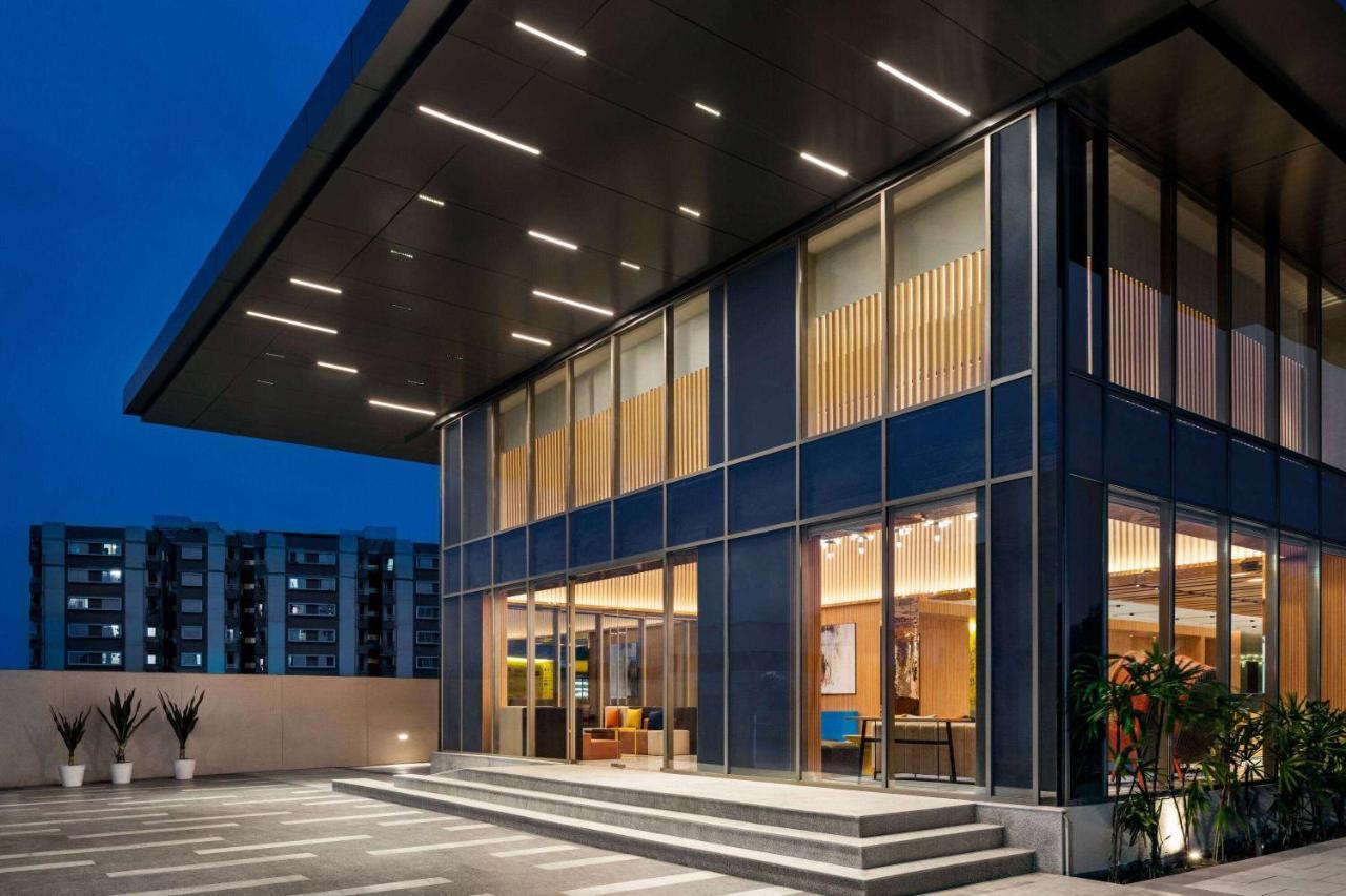 Ramada Encore By Wyndham Indore Nipania エクステリア 写真
