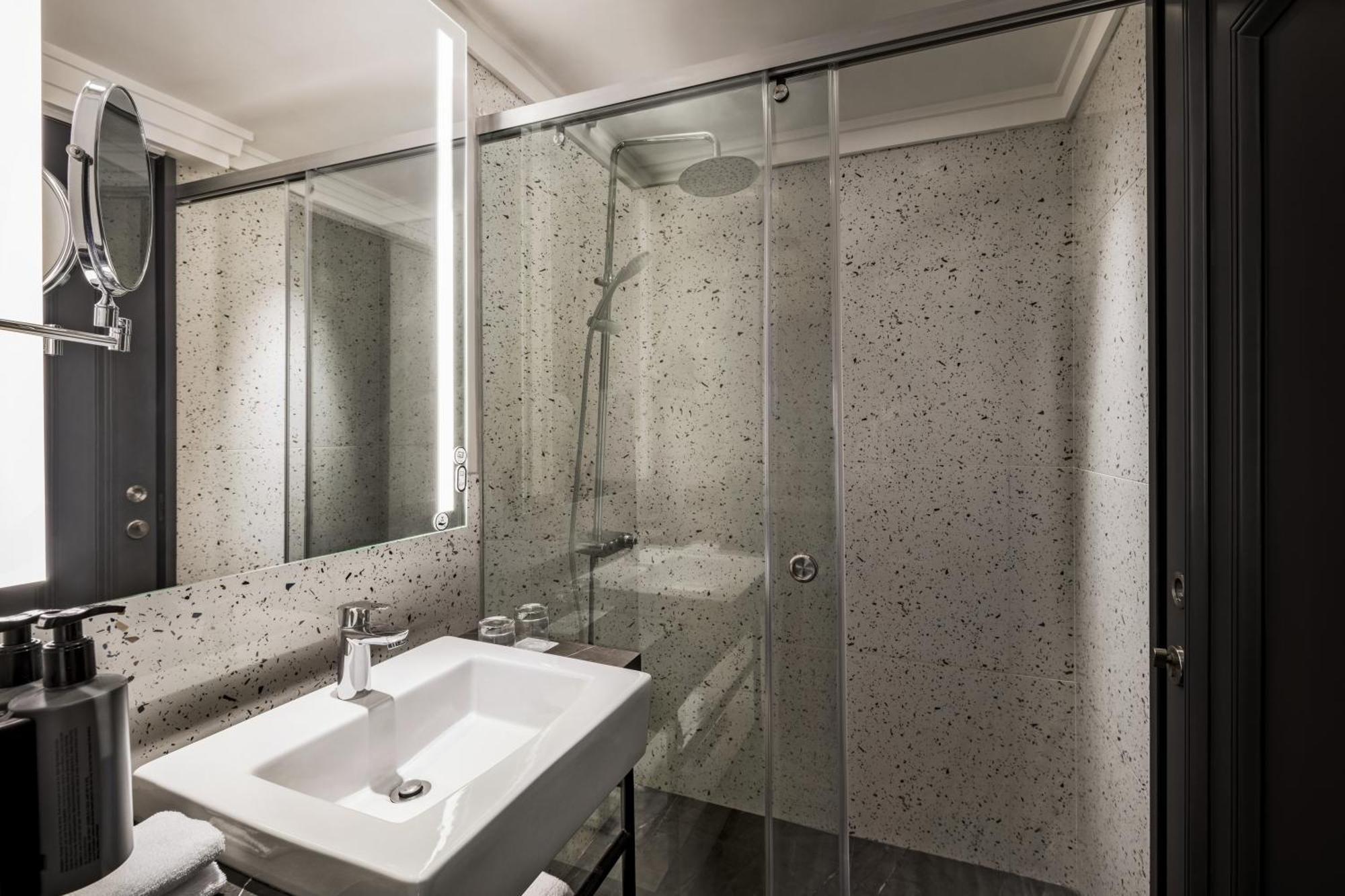 Ramada Encore By Wyndham Indore Nipania エクステリア 写真