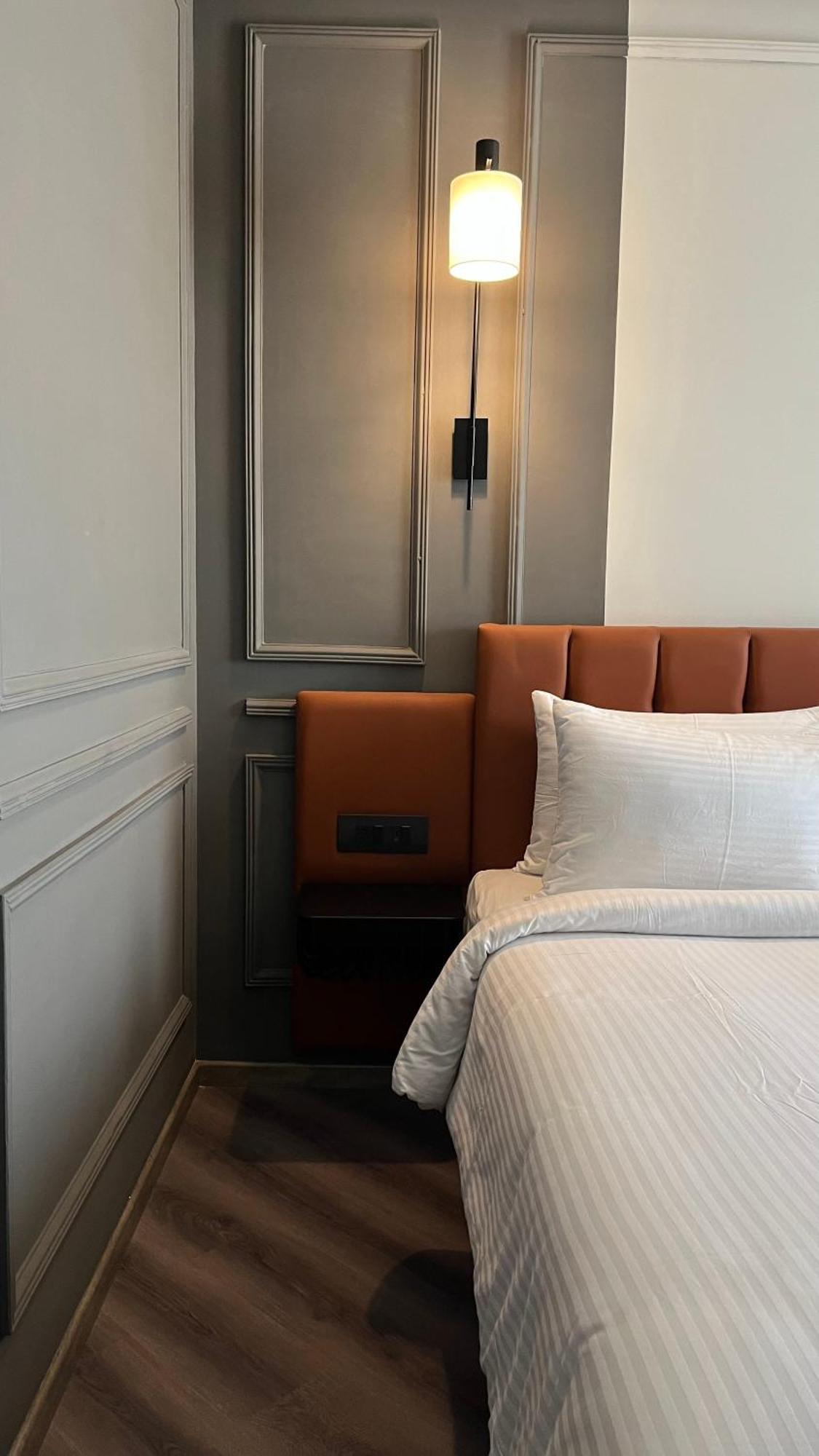Ramada Encore By Wyndham Indore Nipania エクステリア 写真